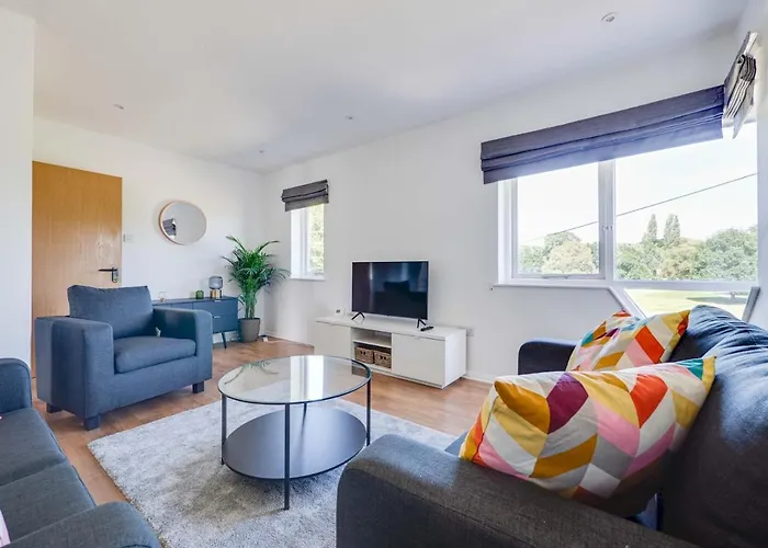 Pass The Keys Lovely 3 Bedroom Property Golf Club And Parking