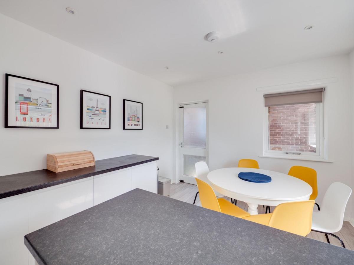Pass The Keys Lovely 3 Bedroom Golf Club And Parking Holiday home *